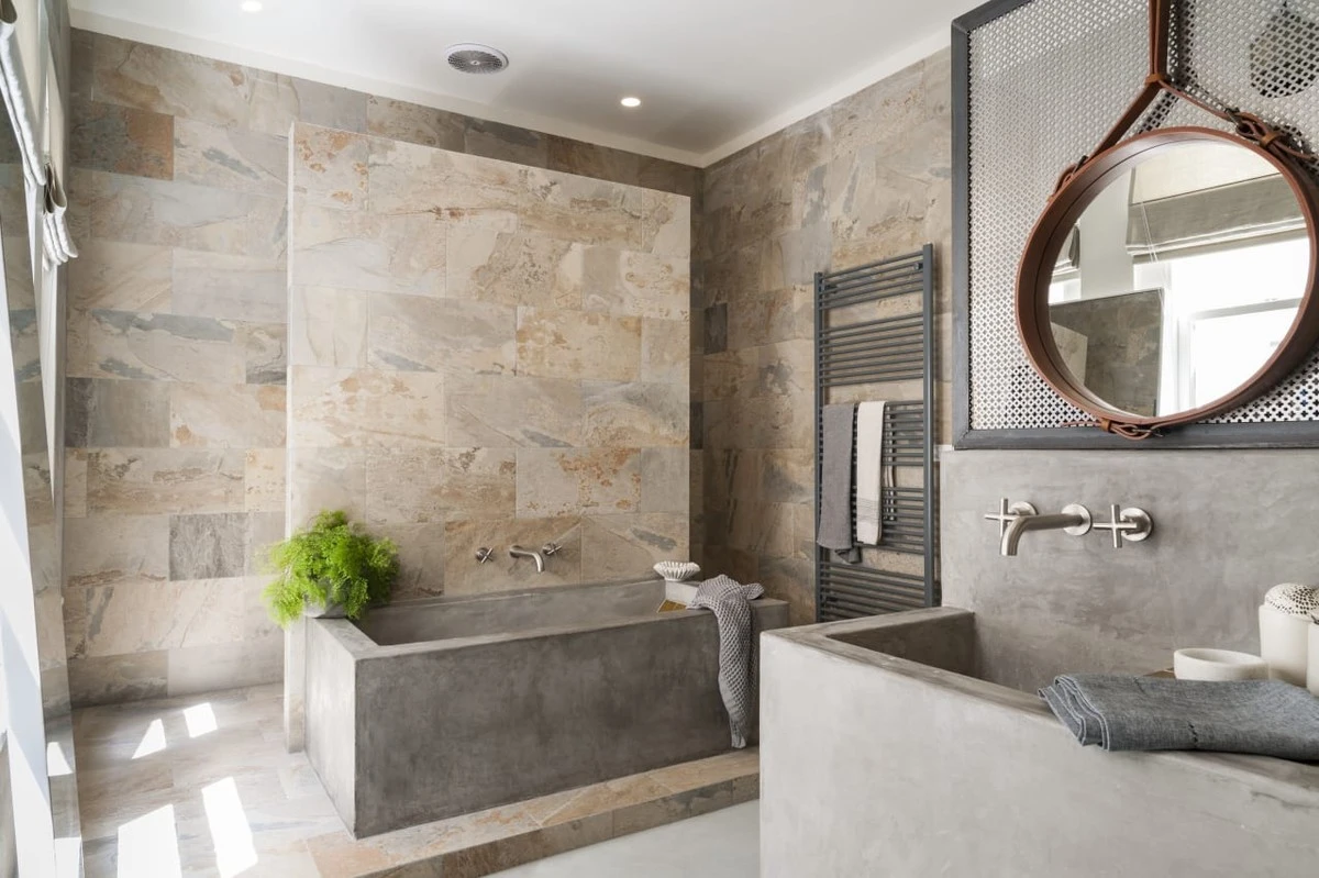 Por qué los decoradores ya no instalan bañeras de hierro ni acrílico en sus proyectos - image 1