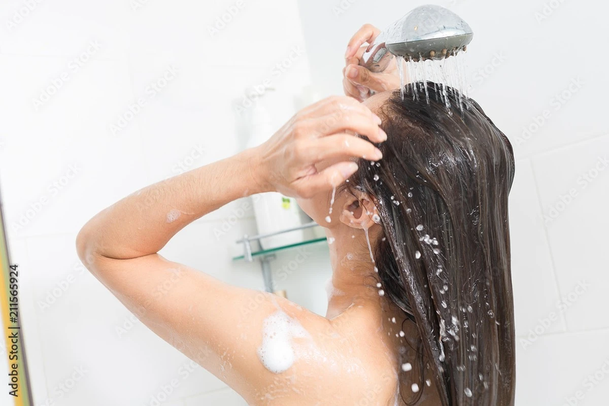 Por qué los dermatólogos ya no prohíben lavarse el pelo todos los días - image 1