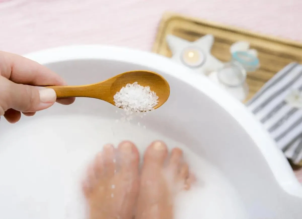 Por qué los expertos recomiendan añadir una cucharada de bicarbonato al agua de los pies - image 1