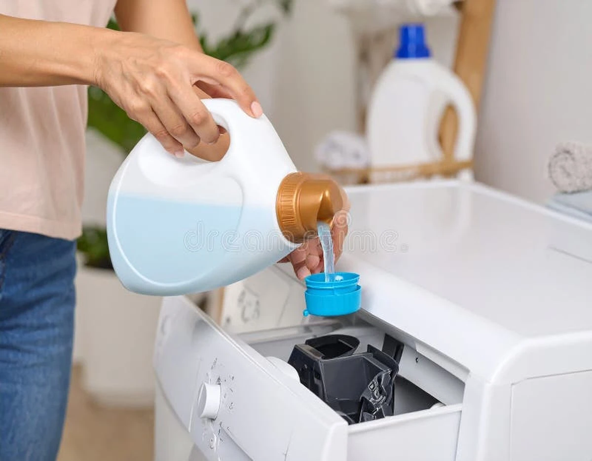 Por qué los expertos en limpieza ponen solo dos cucharadas de detergente en la lavadora - image 1