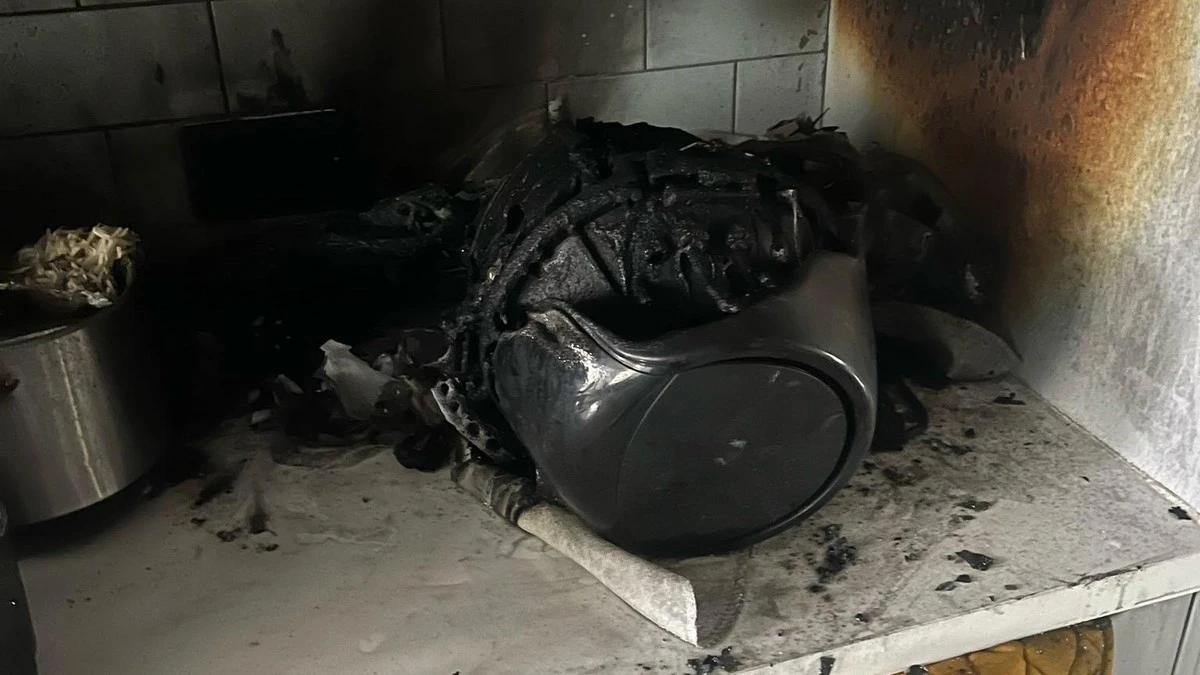 Por qué nunca deberías poner papel de horno en la freidora de aire sin comida encima - image 1