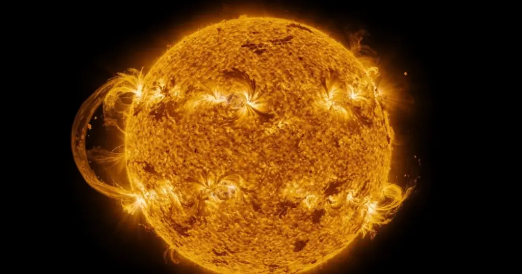 Si tiraras un océano entero al Sol, esto es lo que pasaría