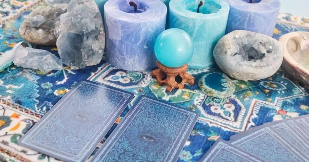 Tarot del día: la predicción para los 12 signos el 10 de febrero de 2026