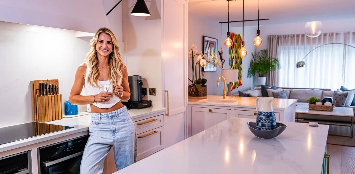 Vogue Williams y Sterling Home: el truco para un salón de lujo relajado - image 1