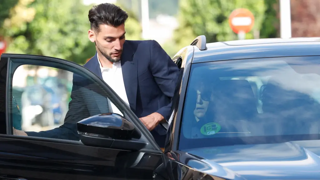 Rafa Mir abandonando el juzgado