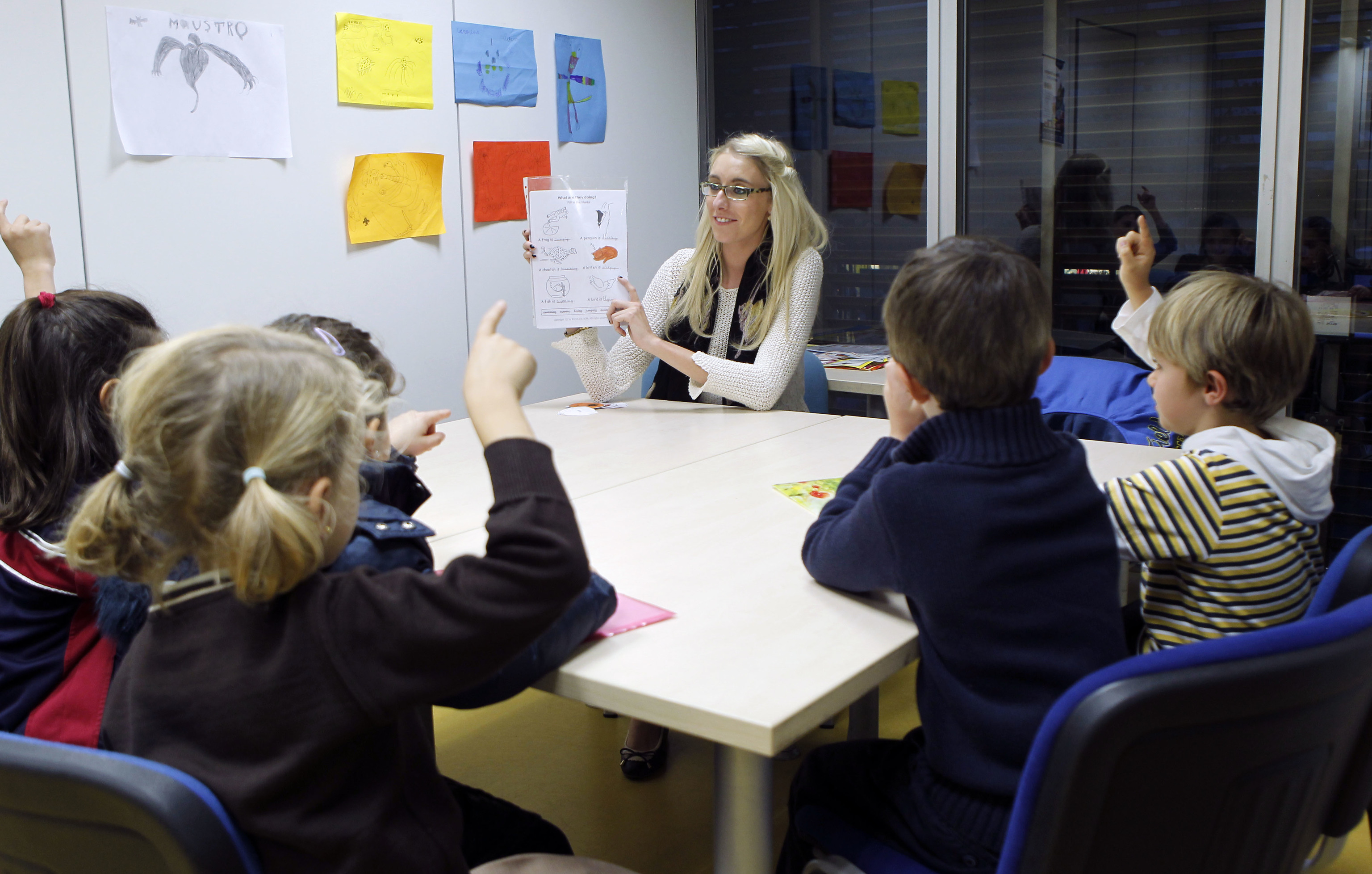 Alumnos en una clase de Inglés.