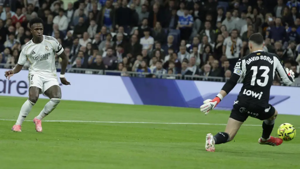 El mano a mano que salvó David Soria a Vinicius
