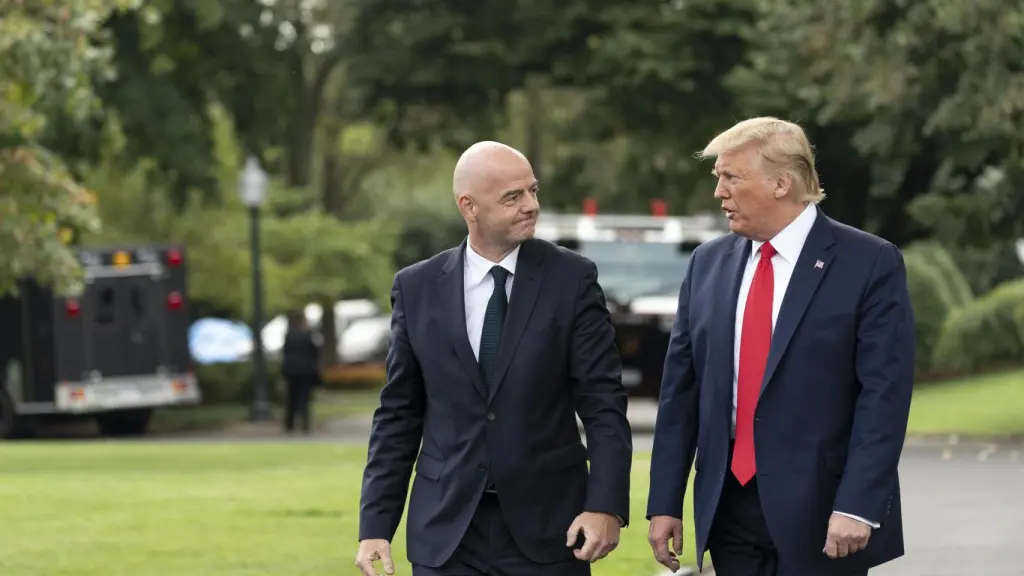 Gianni Infantino, junto a Donald Trump.