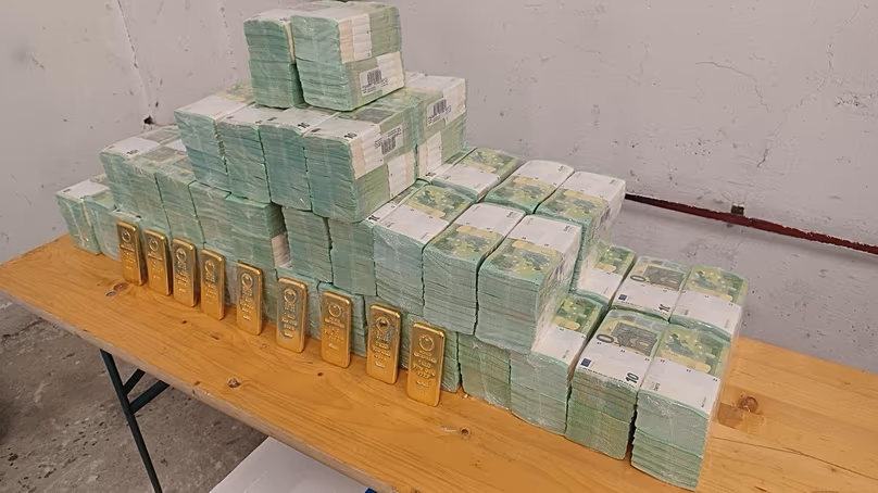 Cash and gold bars confiscated from the Ukrainian cash carrier 