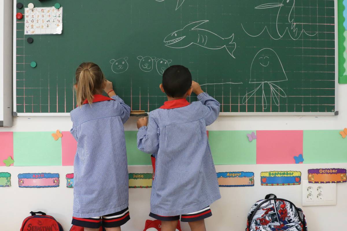 Escolares en un aula, en una imagen de archivo
