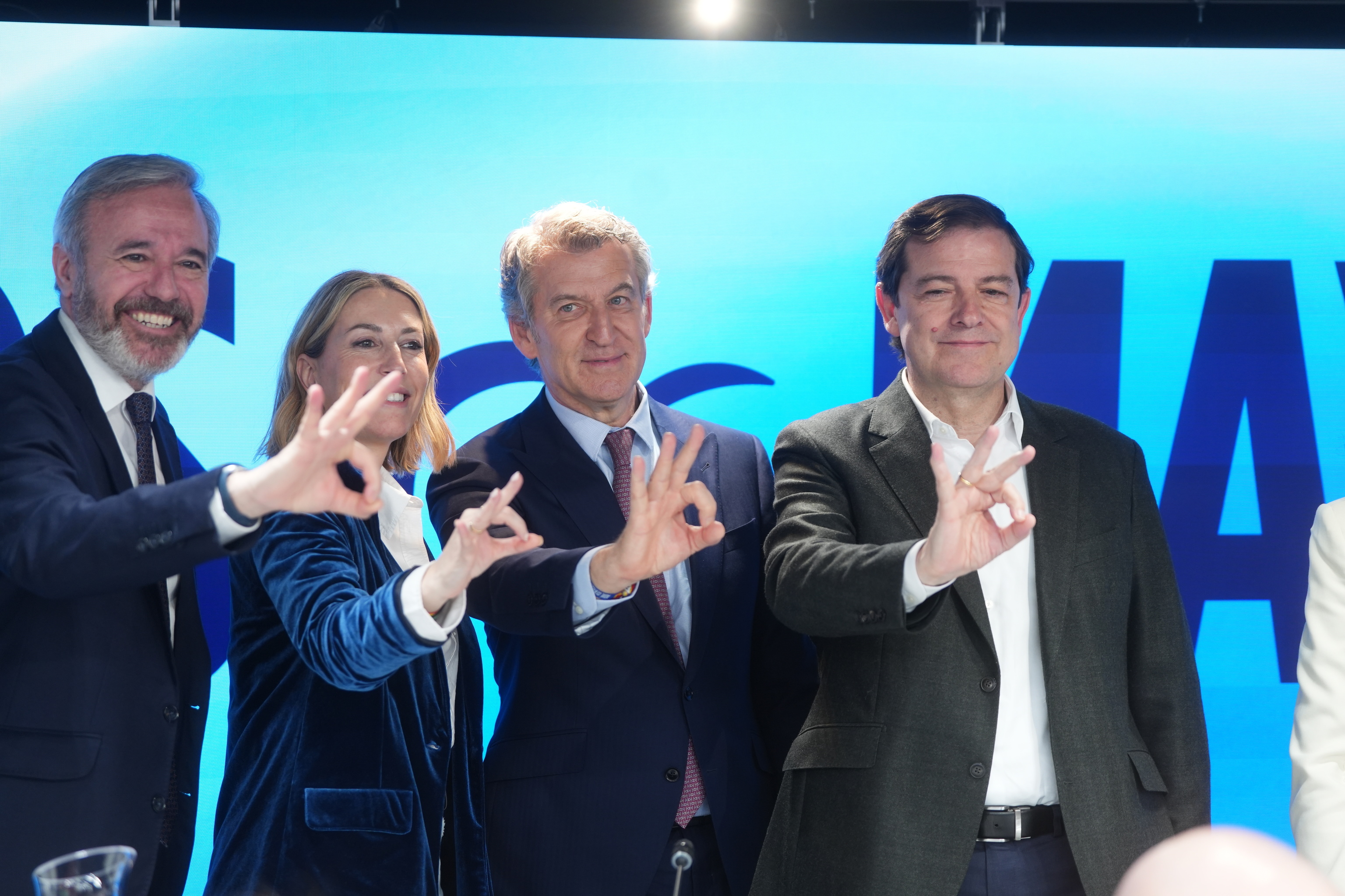 Alberto Núñez Feijóo, con María Guardiola, Jorge Azcón y Alfonso Fernández Mañueco.