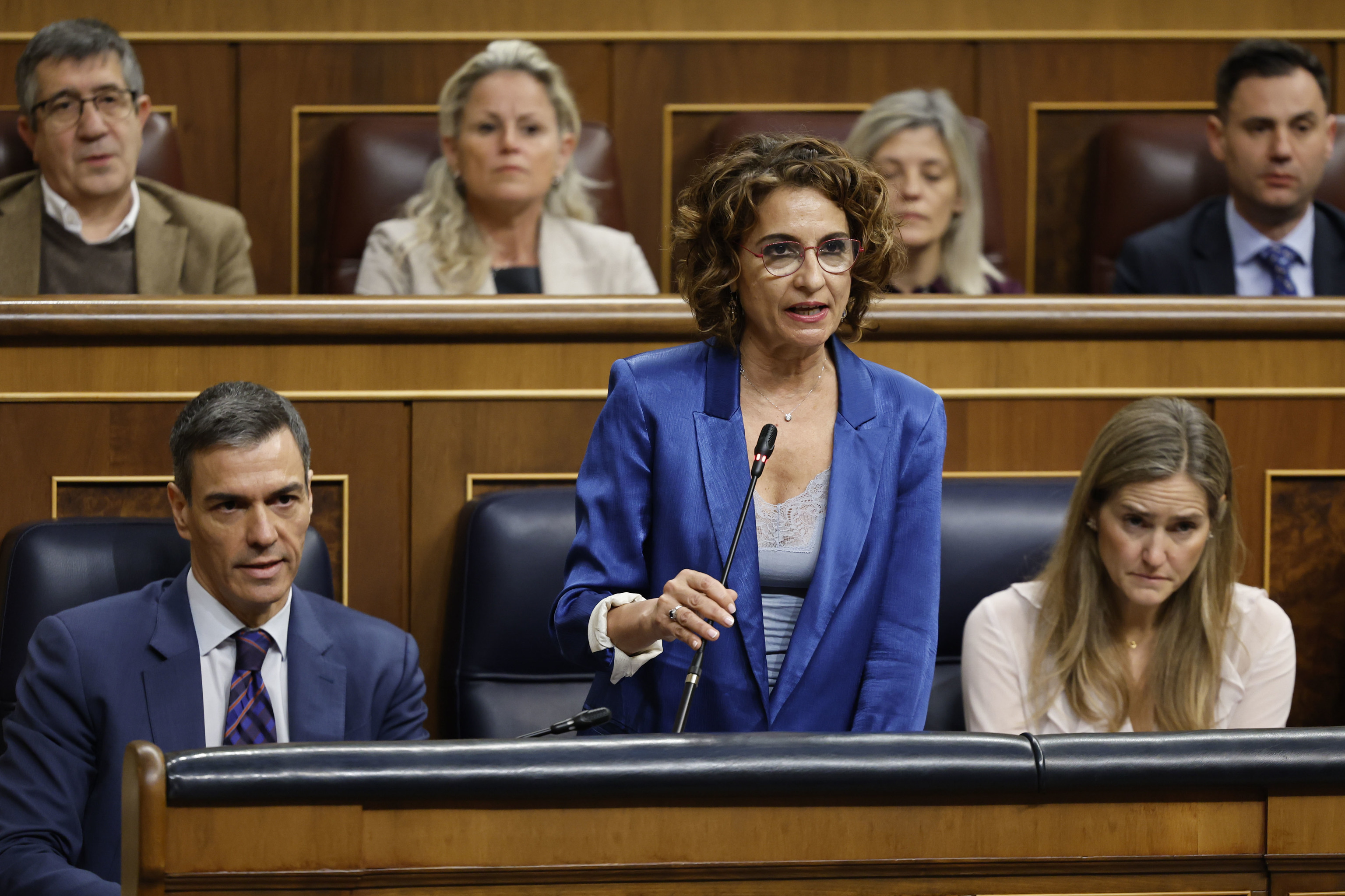De izquierda a derecha, Pedro Sánchez, María Jesús Montero y Sara Aagesen este miércoles en el Congreso