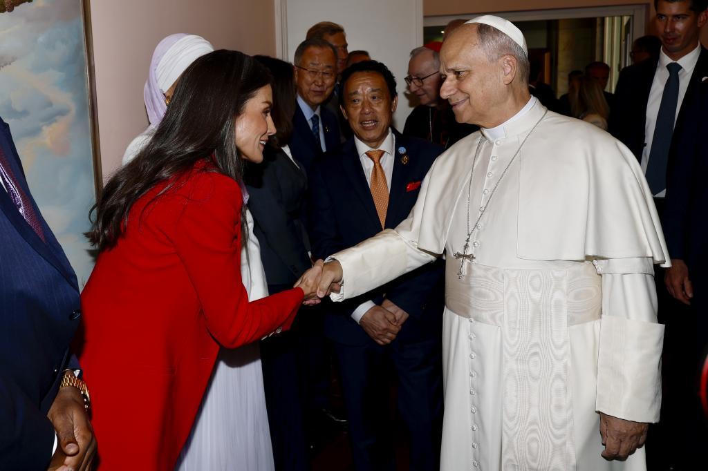 La Reina Letizia saluda al Papa el pasado octubre, durante una visita a la sede de la FAO en Roma.