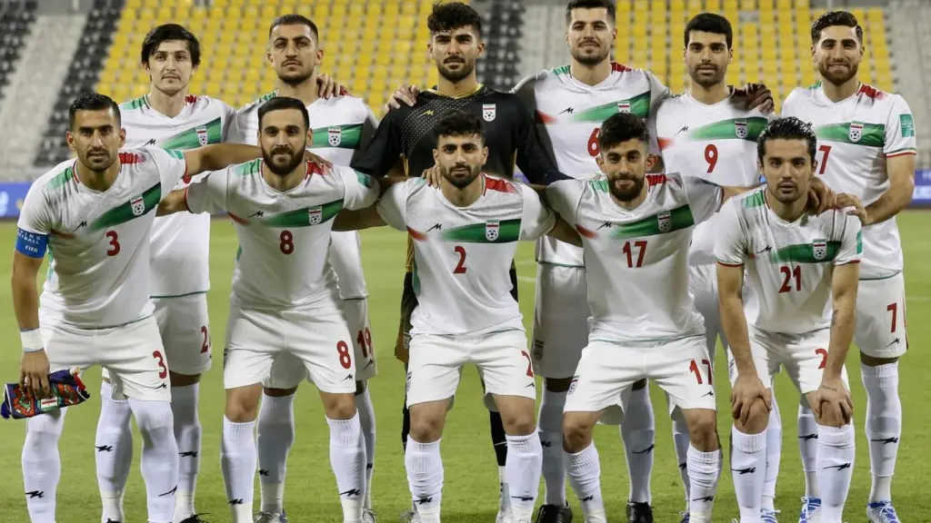 Los futbolistas de irán posan antes de un partido.