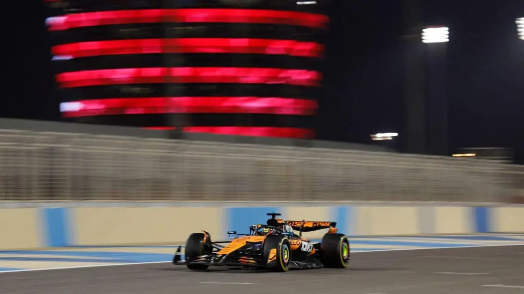 Lando Norris rueda con su McLaren durante el GP de Baréin la temporada pasada.