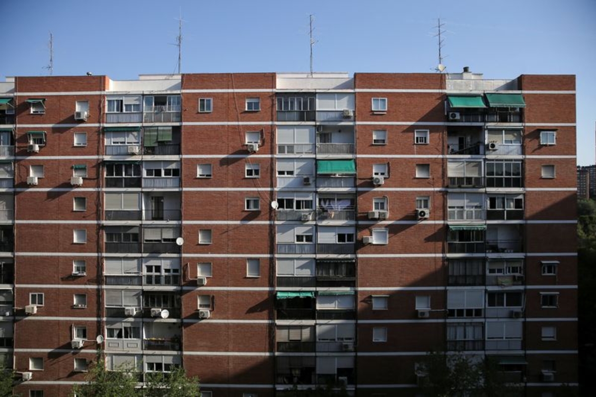 Un bloque de pisos en