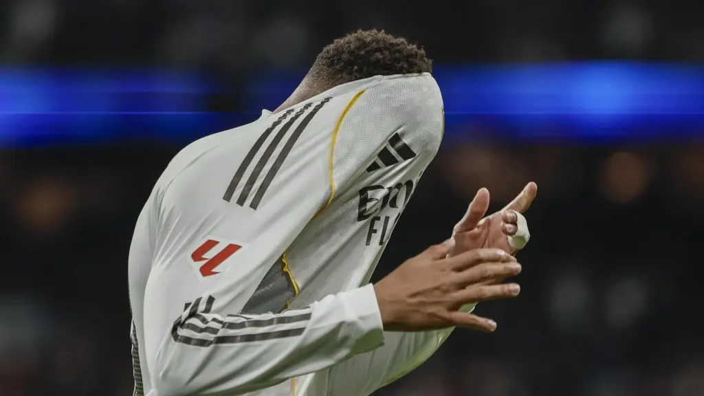 Kylian Mbappé se lamenta en el partido ante el Celta.