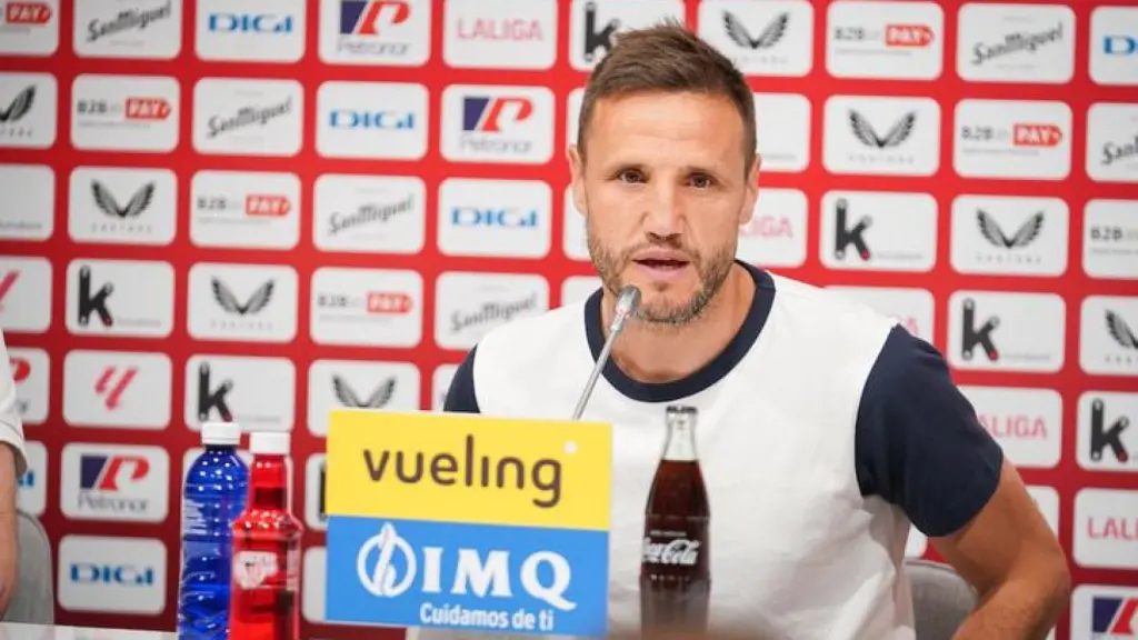 Gurpegui, en una rueda de prensa con el Athletic Club.