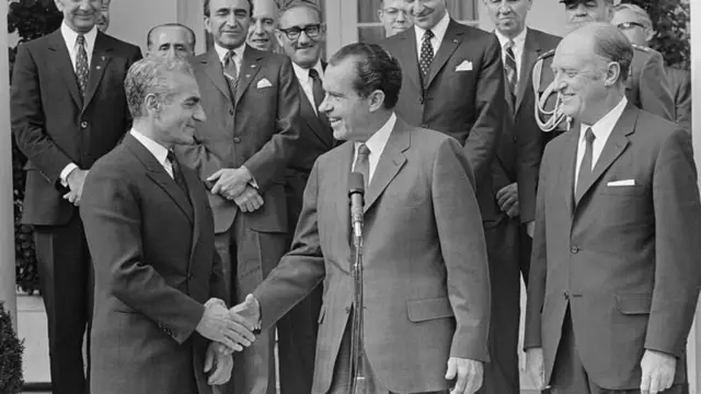 El sha Mohamed Reza Pahlavi y el presidente estadounidense Richard Nixon, en 1969.