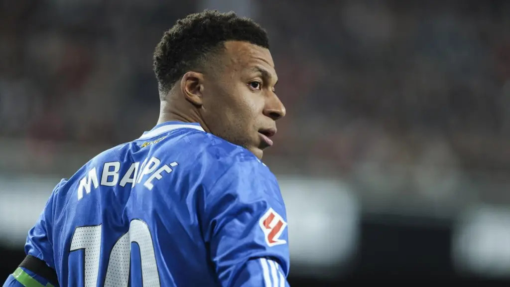 Mbappé, durante un partido con el Real Madrid.