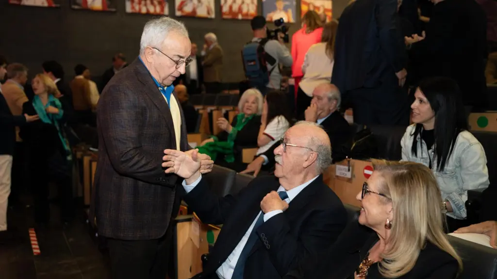 Alejandro Blanco, presidente del COE, dialogando con Vicente del Bosque antes de la gala de premios