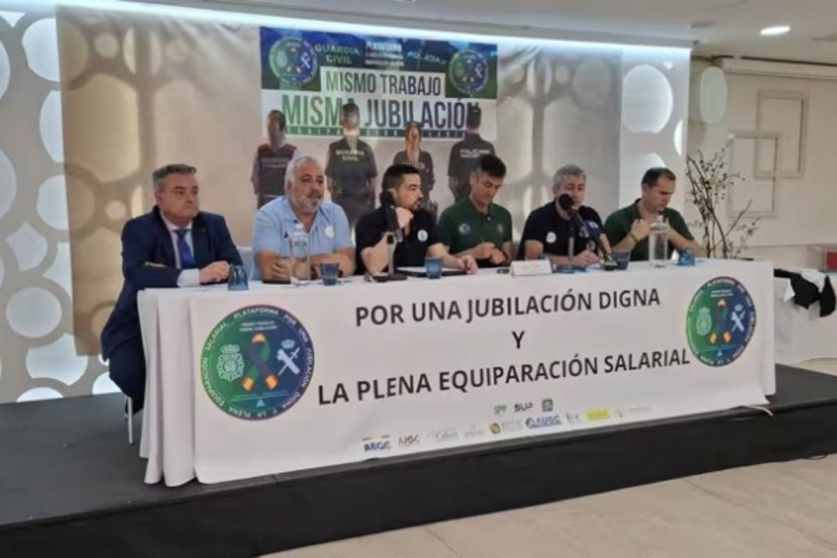 La Plataforma por la jubilación de policías nacionales y guardias civiles.