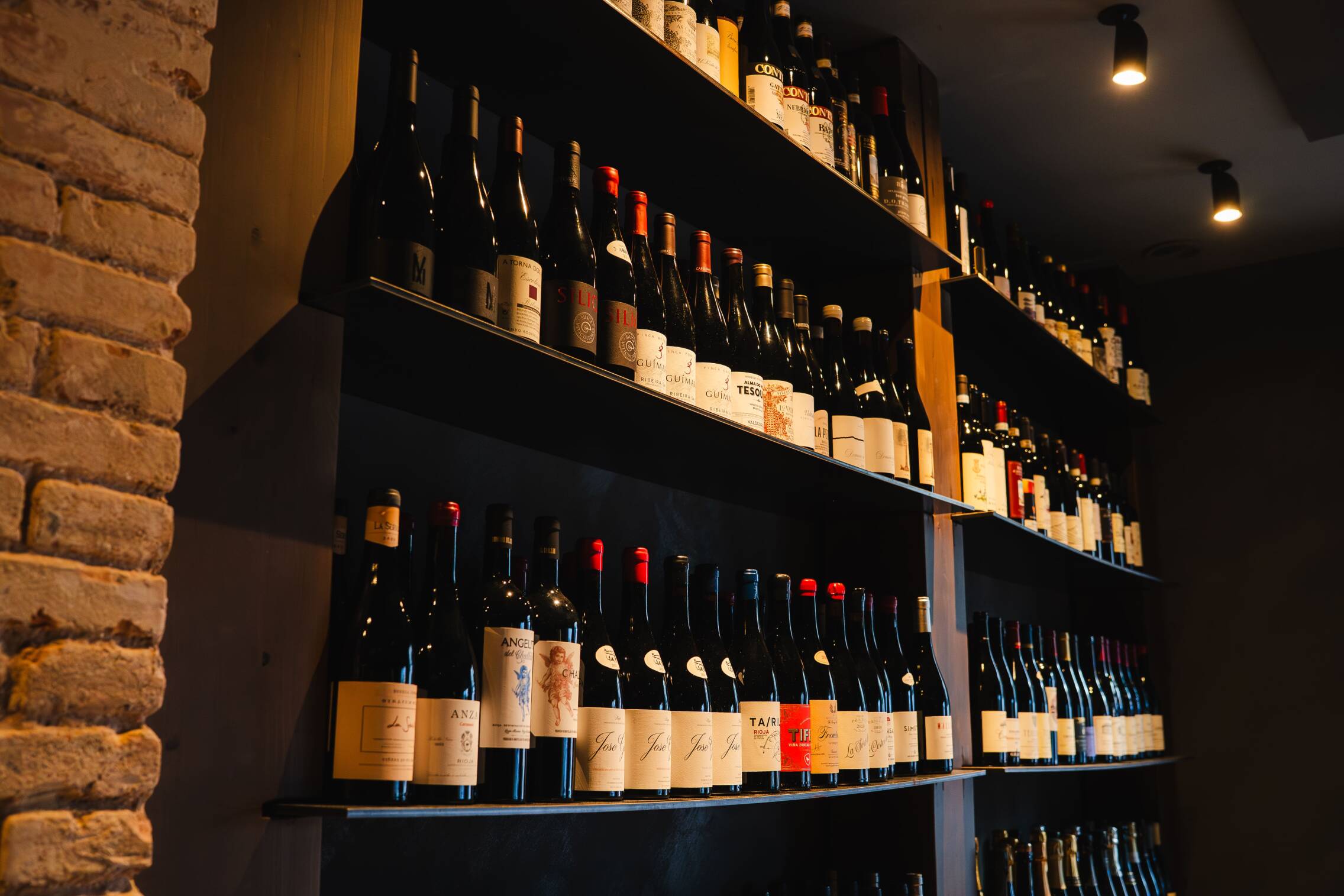 Foto: El templo del vino que tienes que descubrir en Valencia. (Serralunga Wine Bar)