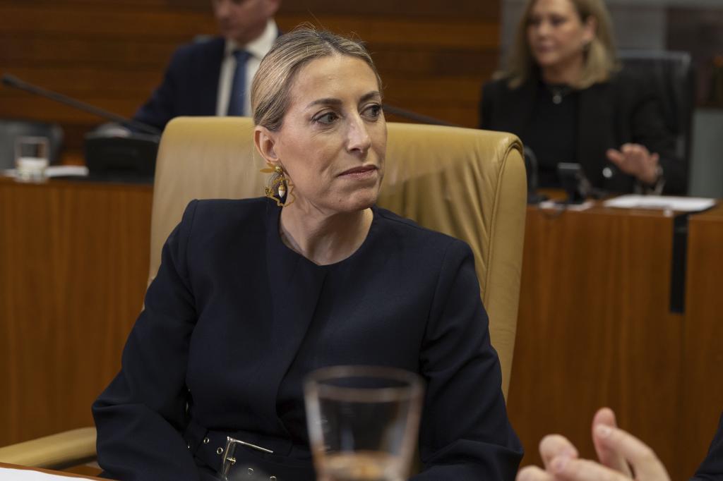 María Guardiola, el pasado 6 de marzo, durante la segunda votación fallida de su investidura.