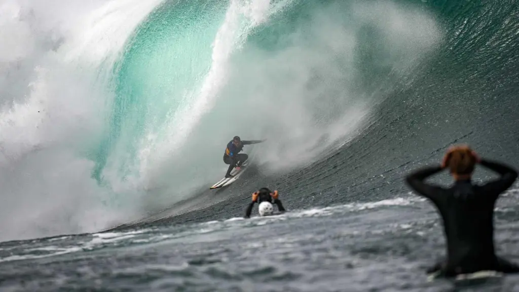 Natxo González coge la ola en Mullaghmore.