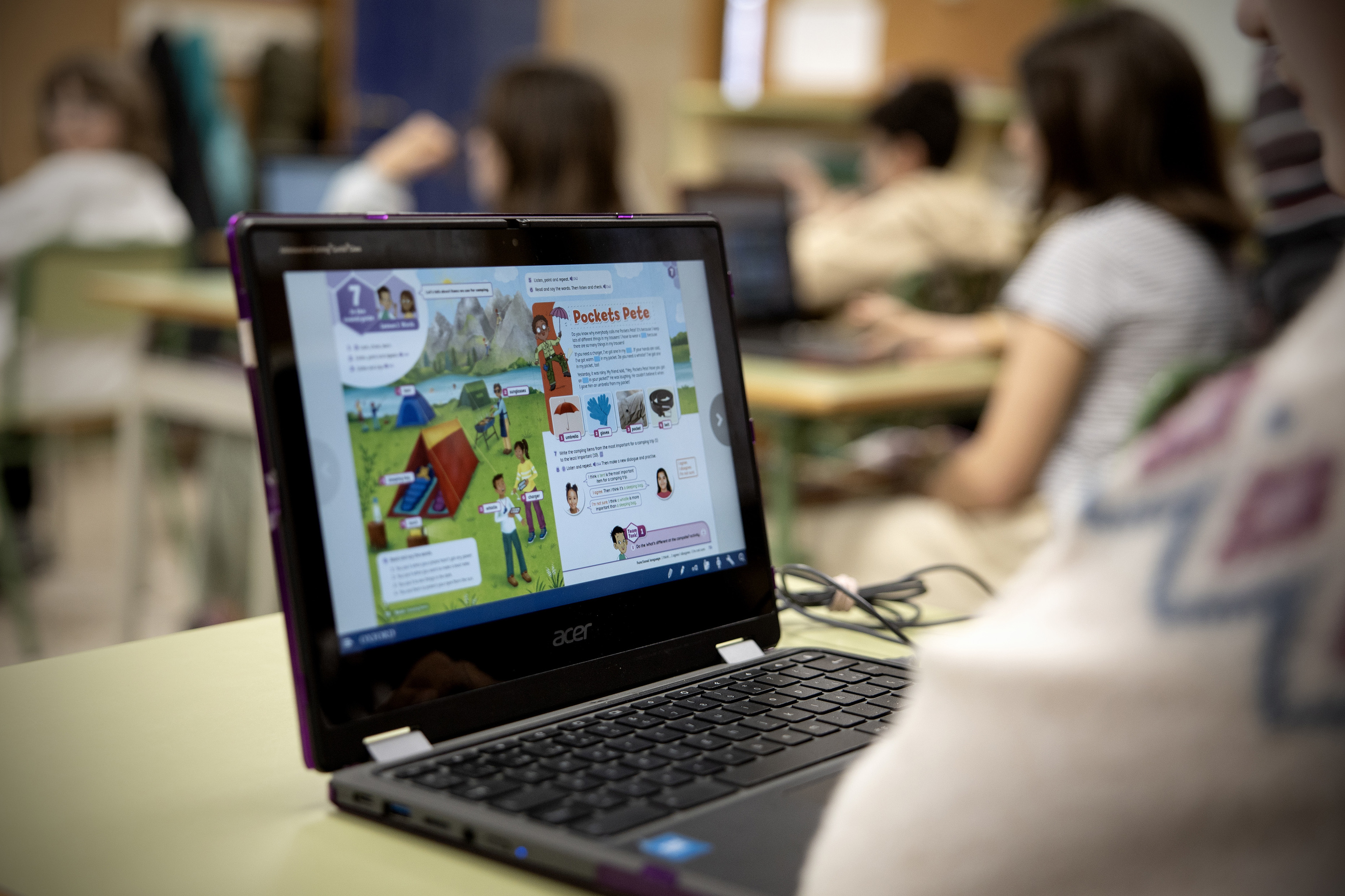 Alumnos de Primaria hacen ejercicios con sus portátiles en un colegio de Madrid.