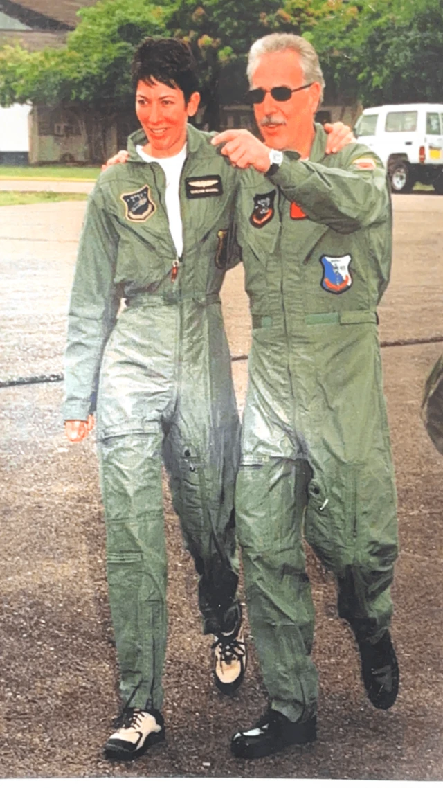 Maxwell y Pastrana en Melgar, Colombia en 2002.