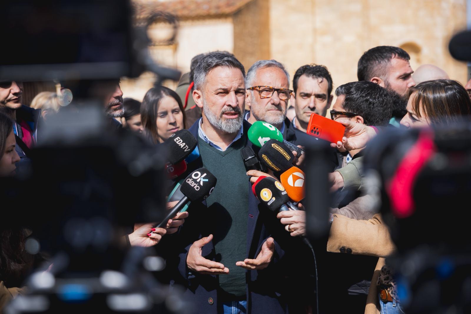 El presidente de Vox, Santiago Abascal, este lunes en Almazán (Soria)