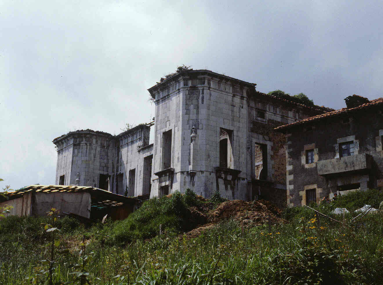 Foto: Imagen del inmueble que hoy permanece en estado de abandono, en la provincia de Vizcaya. (euskadi.eus)