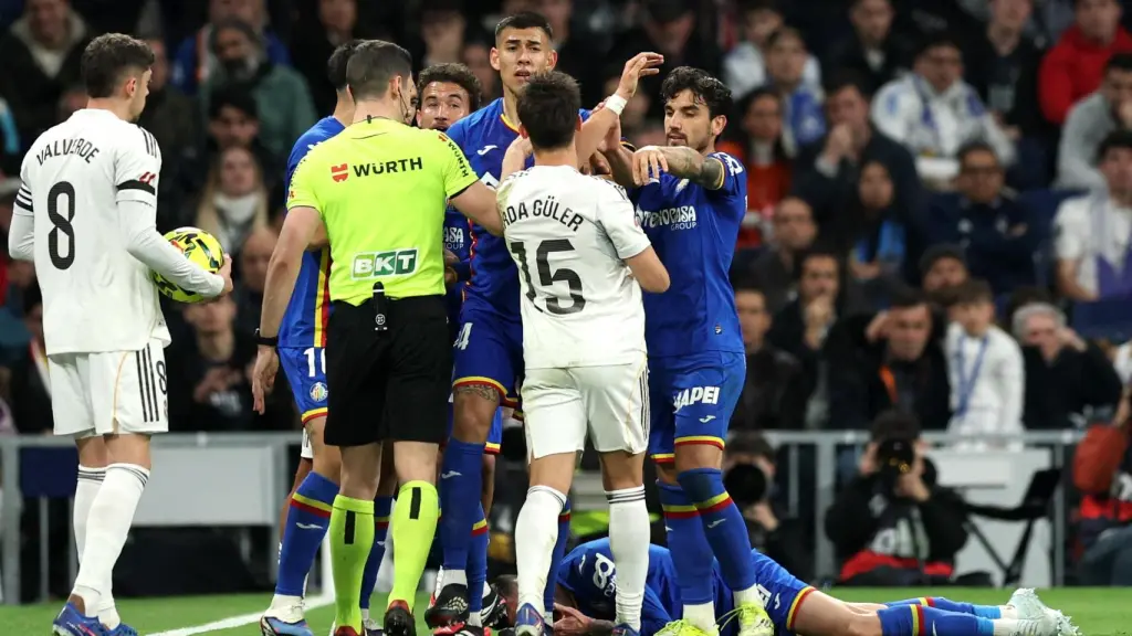 Tangana entre jugadores del Real Madrid y del Getafe en un momento del partido