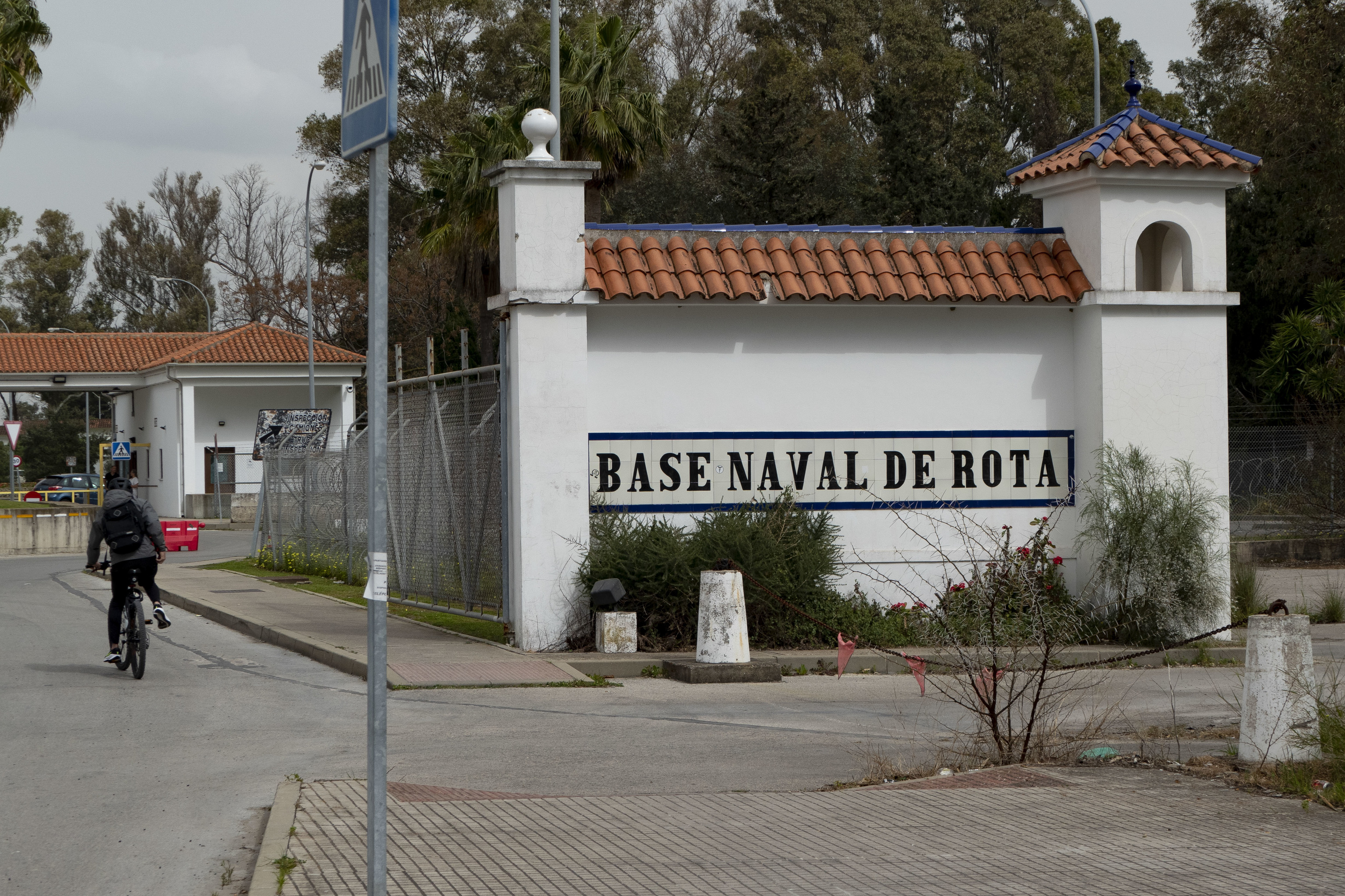 Entrada a la base Naval de Rota (Cádiz).