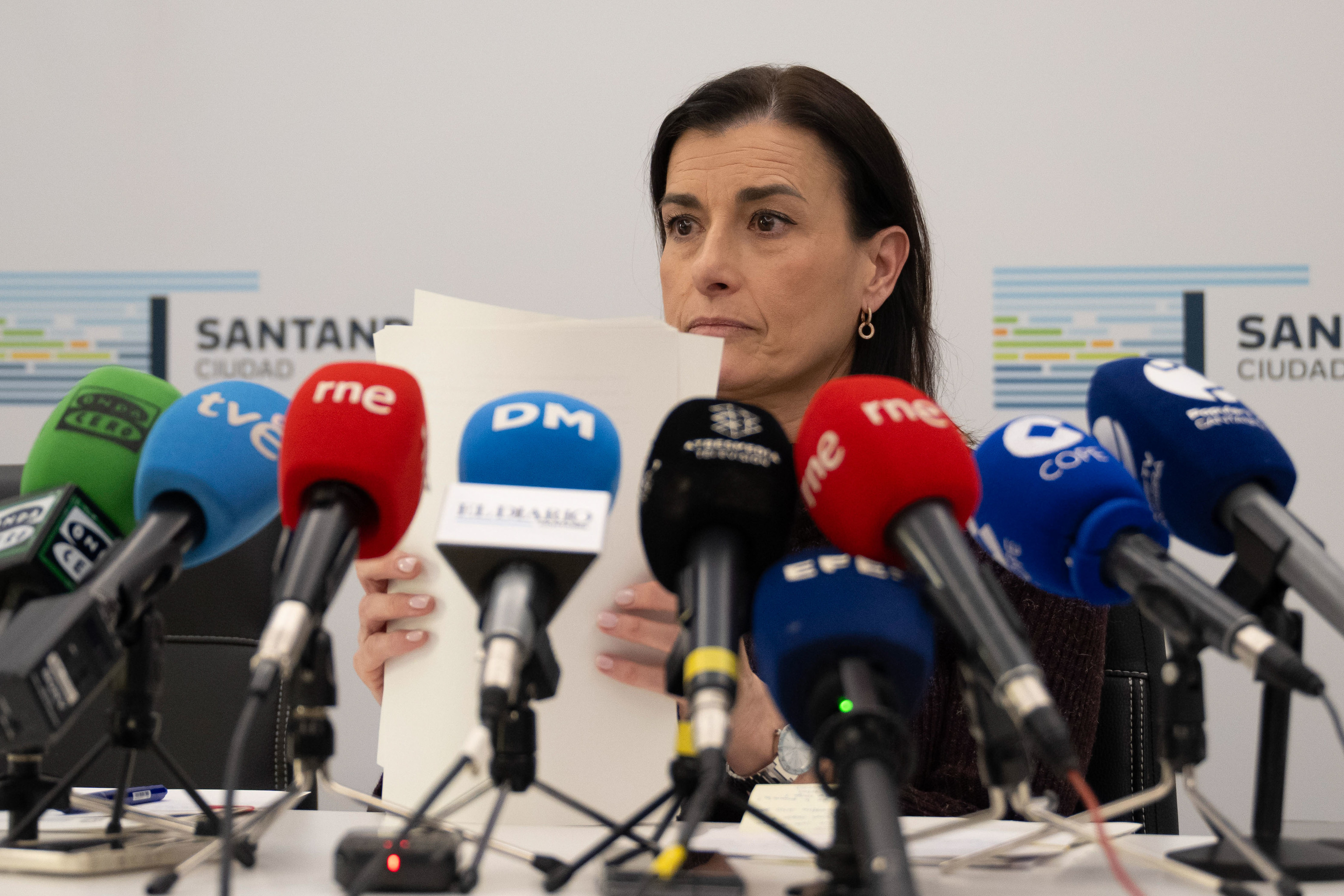 La alcaldesa de Santander Gema Igual en su comparecencia ante los medios de comunicación.