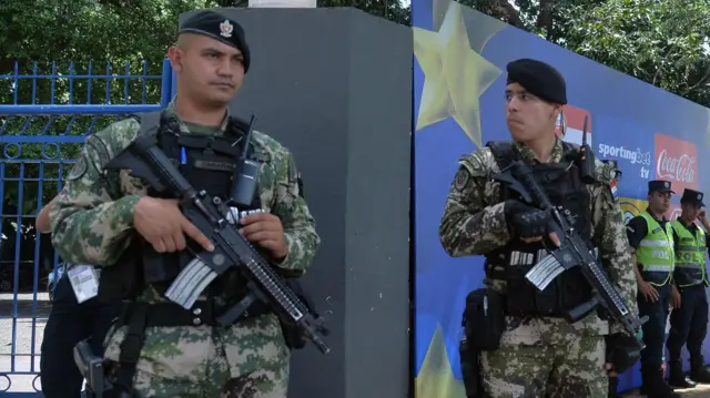 Militares paraguayos en Asunción, el 22 de noviembre de 2025.