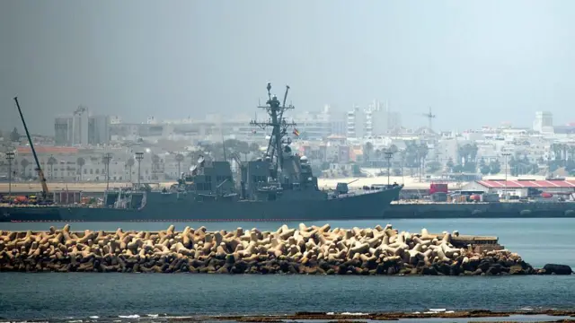 Un buque de guerra atracado en la base naval hispano-estadounidense de Rota, en el sur de España, en junio de 2025.