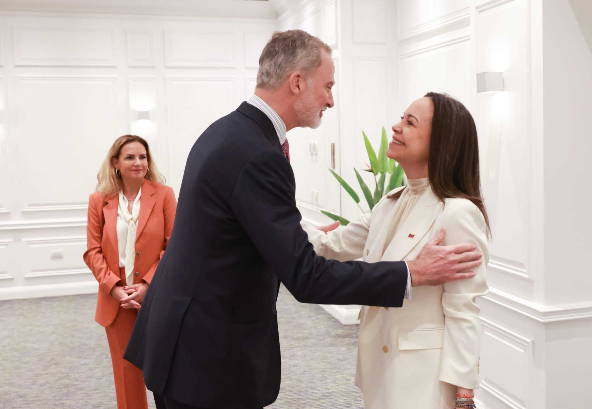 Felipe VI, con Maria Corina Machado.
