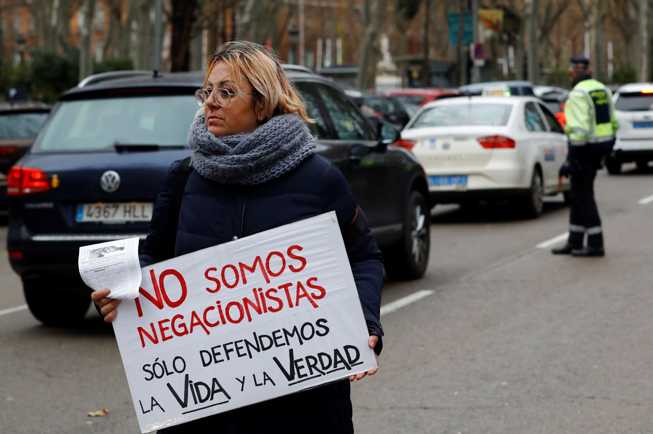 Manifestación de asociaciones que cuestionan los efectos del 5G en enero de 2021 en Madrid . (EFE/Ballesteros)