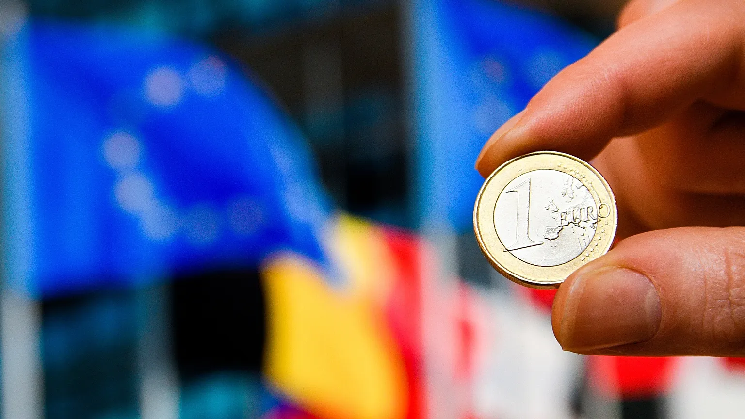 Two decades ago, euro notes and coins entered into circulation, bringing tangible benefits to people and companies across the EU.