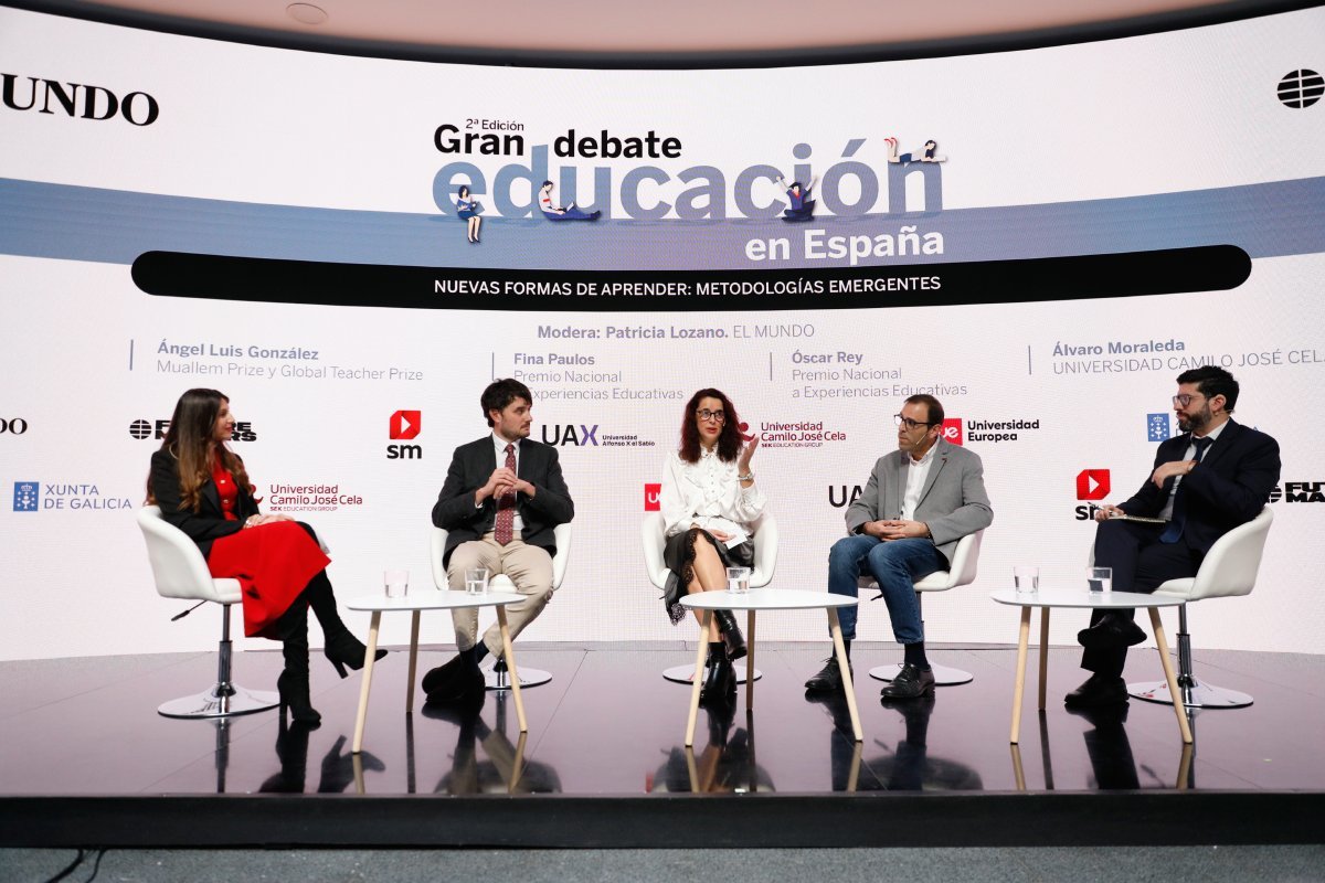 De izqda. a dcha.: Patricia Lozano (EL MUNDO), los profesores Ángel Luis González, Fina Paulos y Óscar Rey, y Álvaro Moraleda (Universidad Camilo José Cela).
