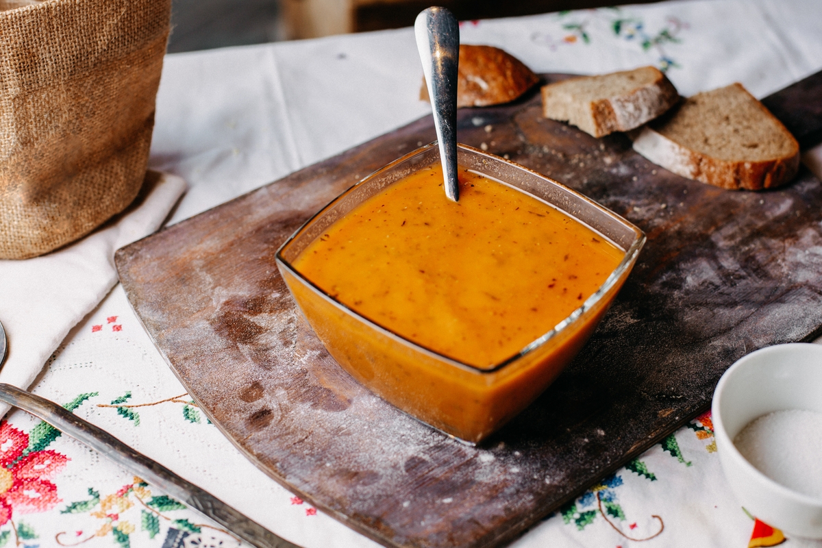 Receta de salsa americana (Freepik)