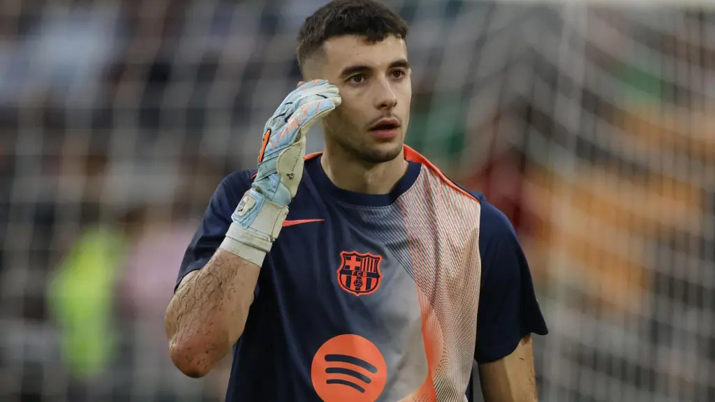 Joan García, en el calentamiento previo al partido frente al Betis.