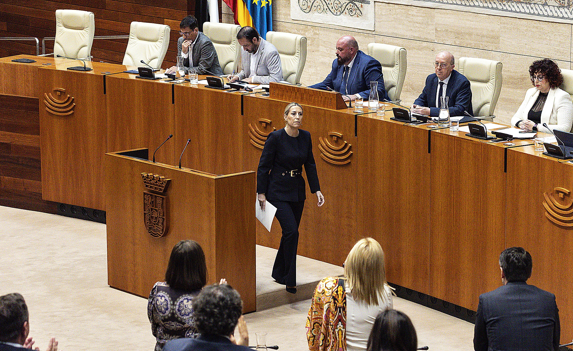 La presidenta en funciones, María Guardiola, en la Asamblea de Extremadura ayer tras perder la votación para su investidura.