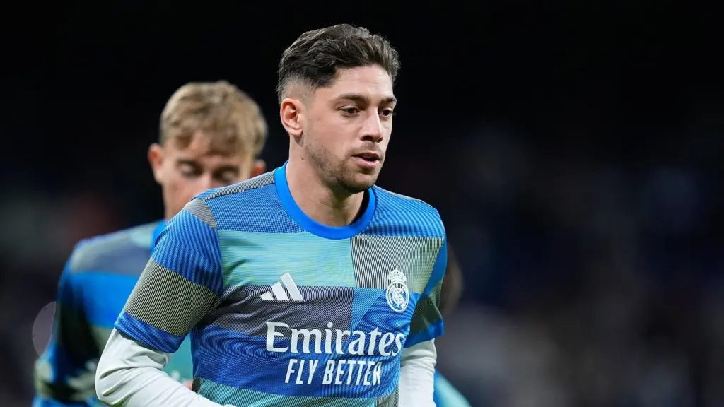 Fede Valverde, calentando con el Real Madrid