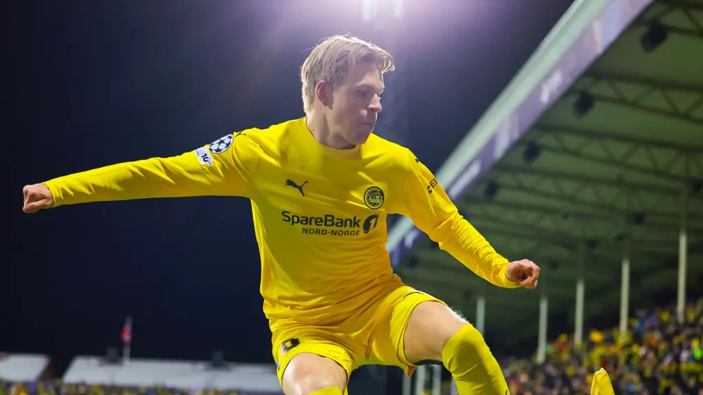 Hauge, del Bodo/Glimt, celebra uno de los goles de su equipo en el playoff ante el Inter