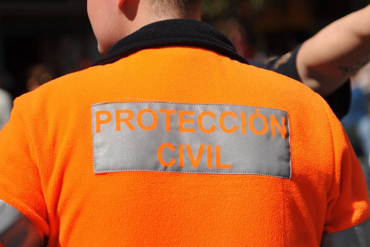 Un agente de Protección Civil.
