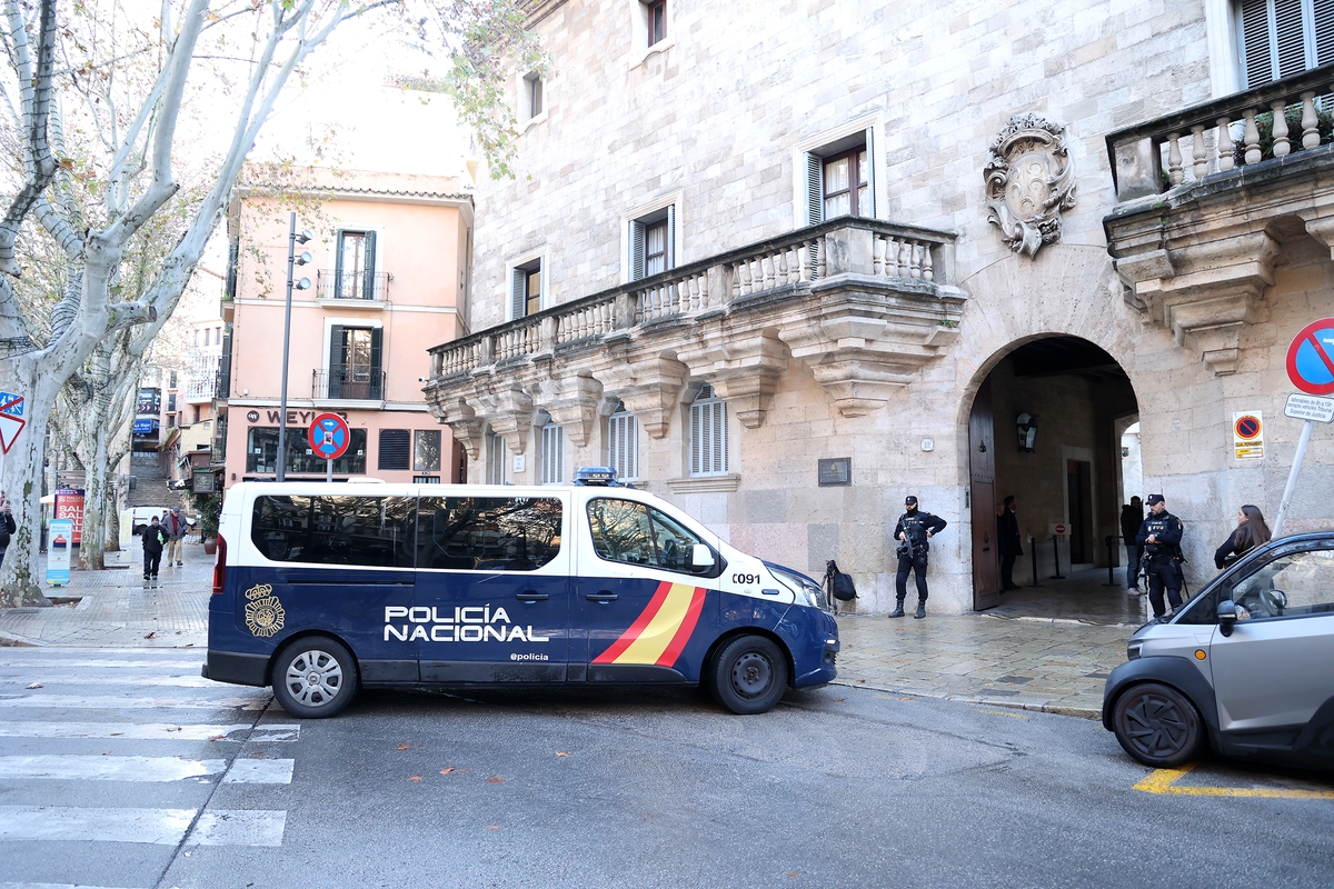 Un furgón de la Policía