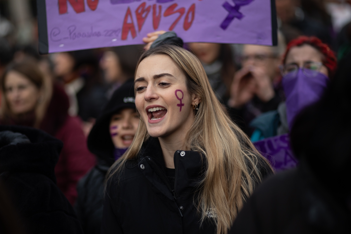 Una persona durante la manifestación